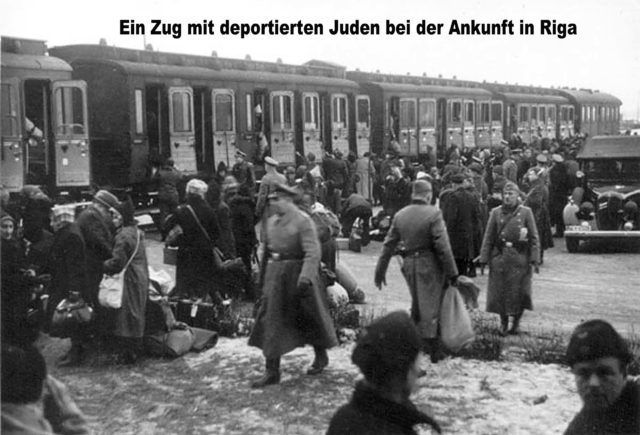 Zug mit deportierten Juden bei der Ankunft in Riga